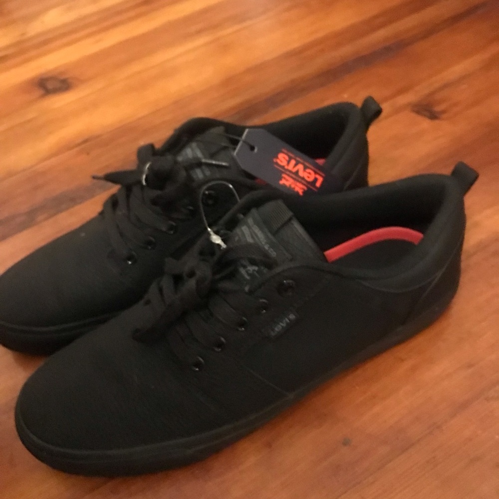 Men’s Levi’s sneakers